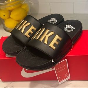 NEW Mens Nike slides